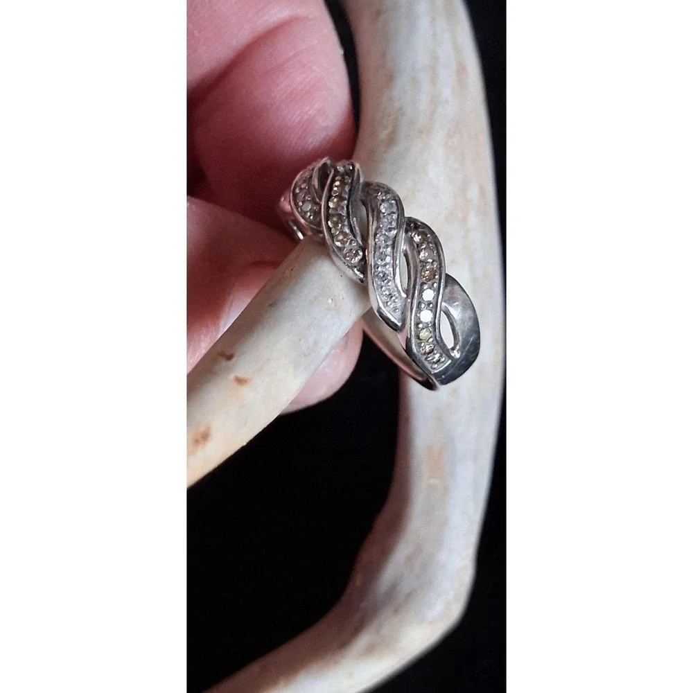 Affinity Sterling Silver 925 Champagne and White Diamond Twist Band Ring. Size 8